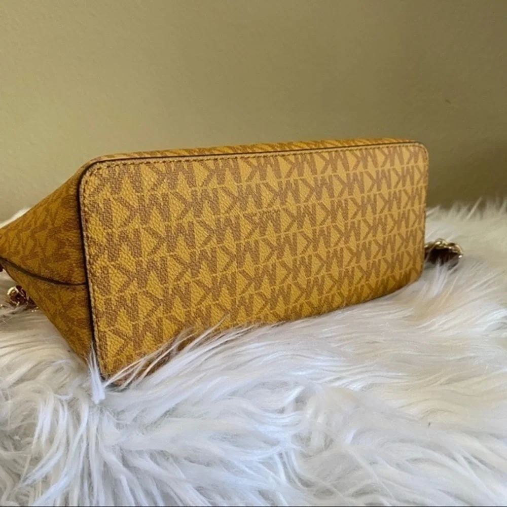 New Michael Kors Jet Set Travel Medium Logo Dome Crossbody Bag - Picture 11 of 13